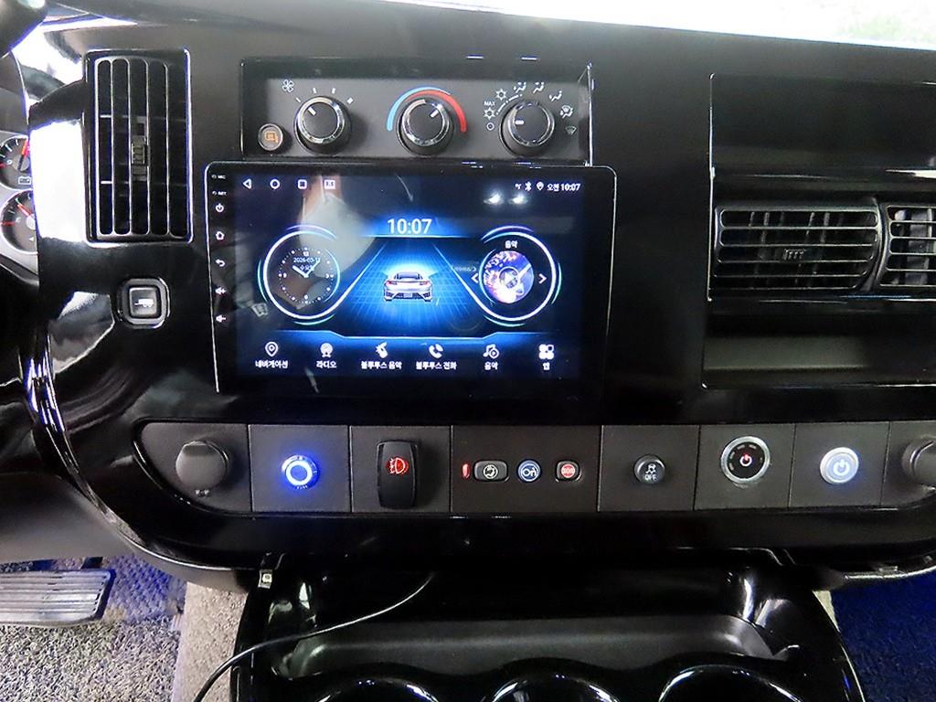 CHEVROLET Express Van — photo 12