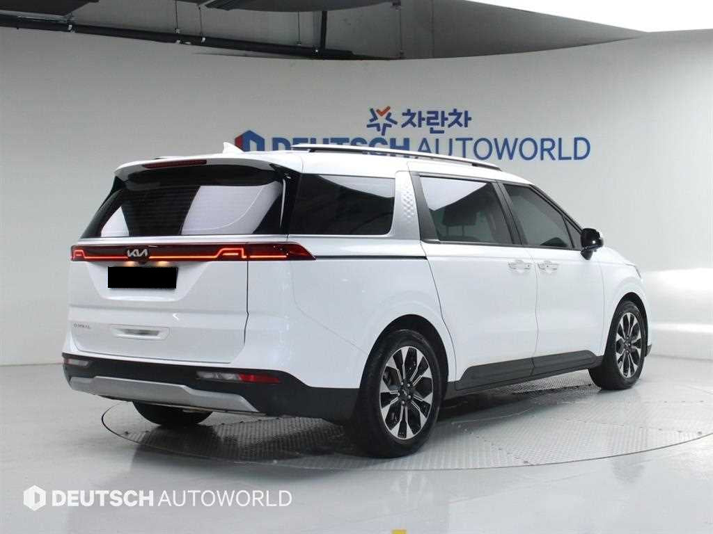 Kia Carnival — photo 02