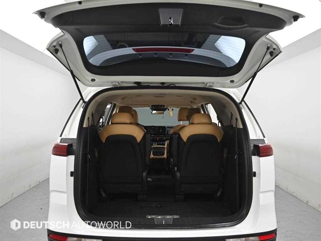 Kia Carnival — photo 19