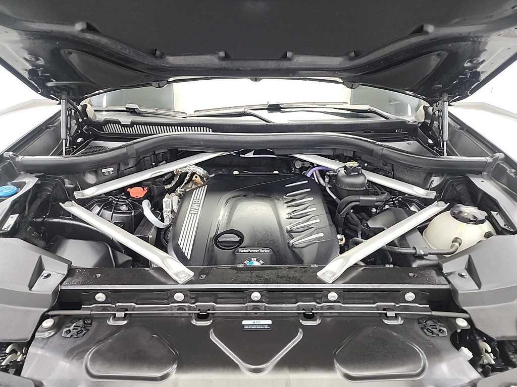 BMW X5 — photo 05