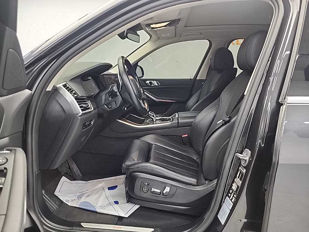 BMW X5 — photo 11