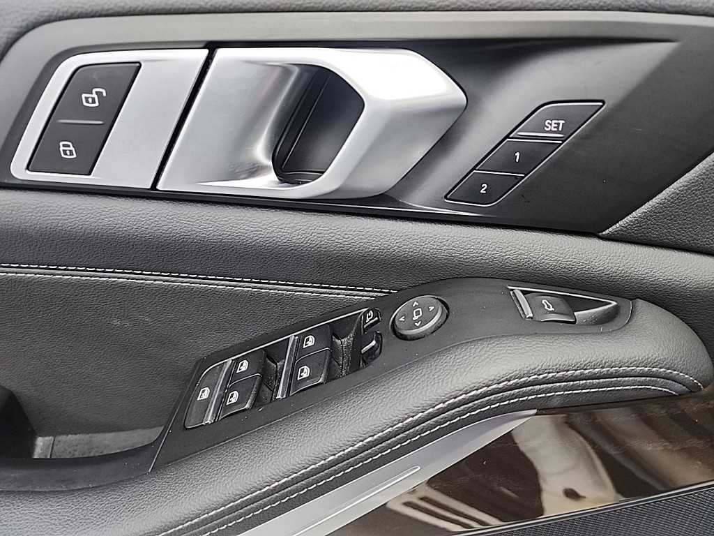 BMW X5 — photo 17