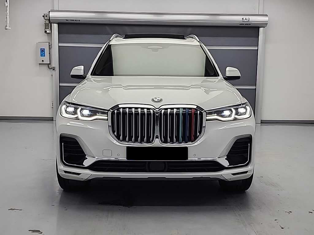 BMW X7 — photo 02