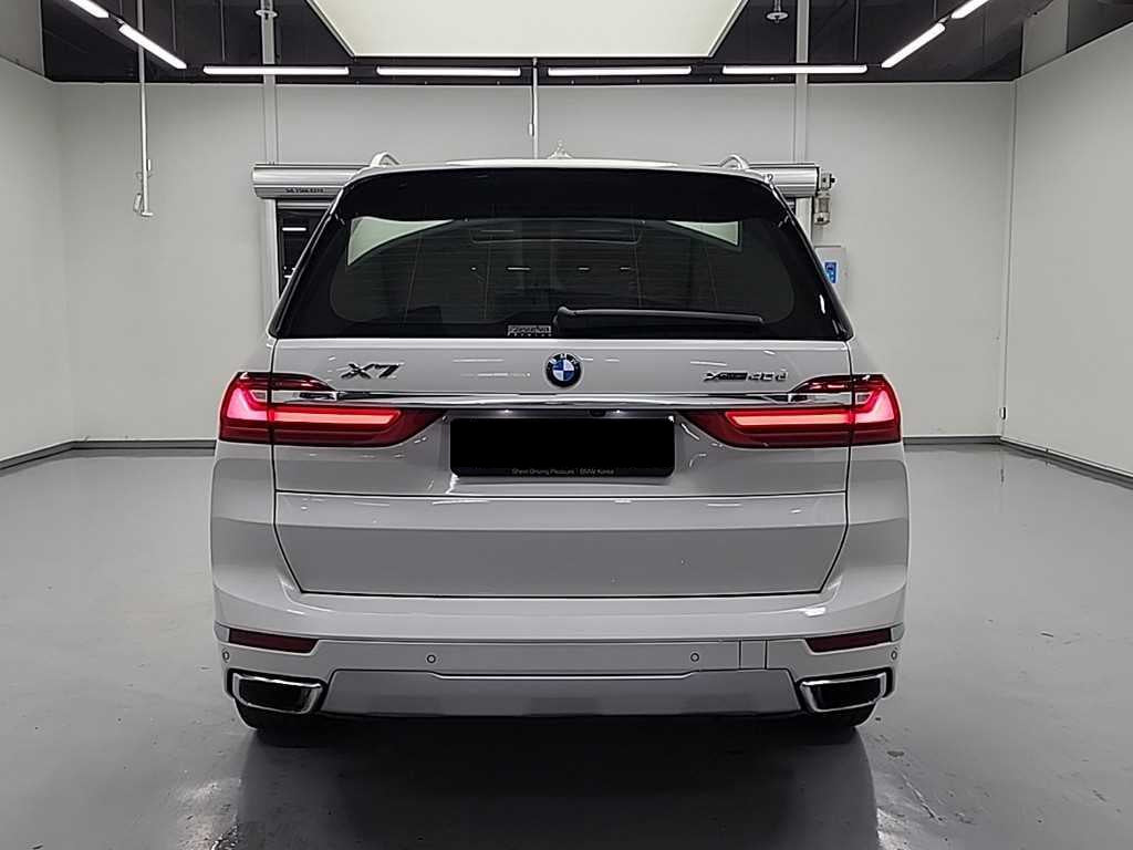 BMW X7 — photo 03