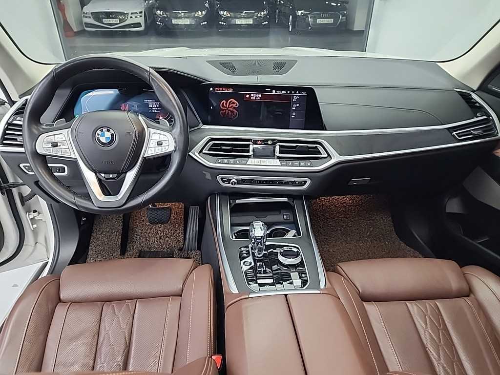 BMW X7 — photo 07