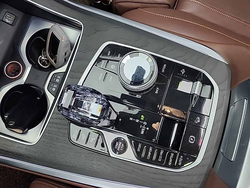 BMW X7 — photo 08
