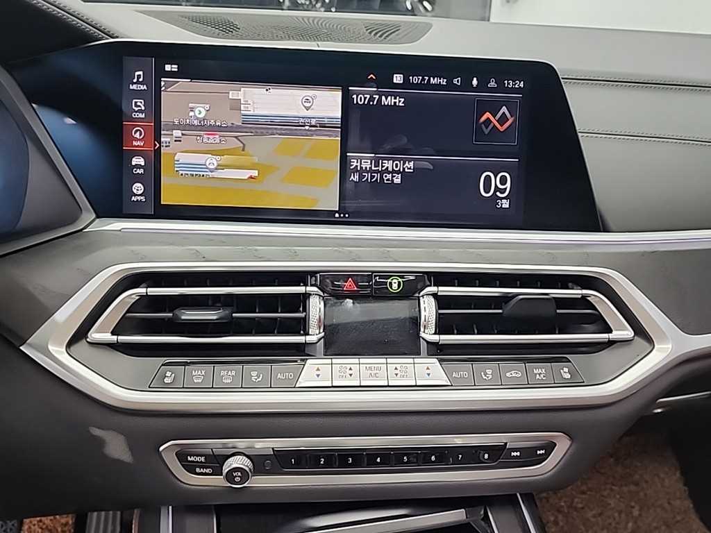 BMW X7 — photo 10