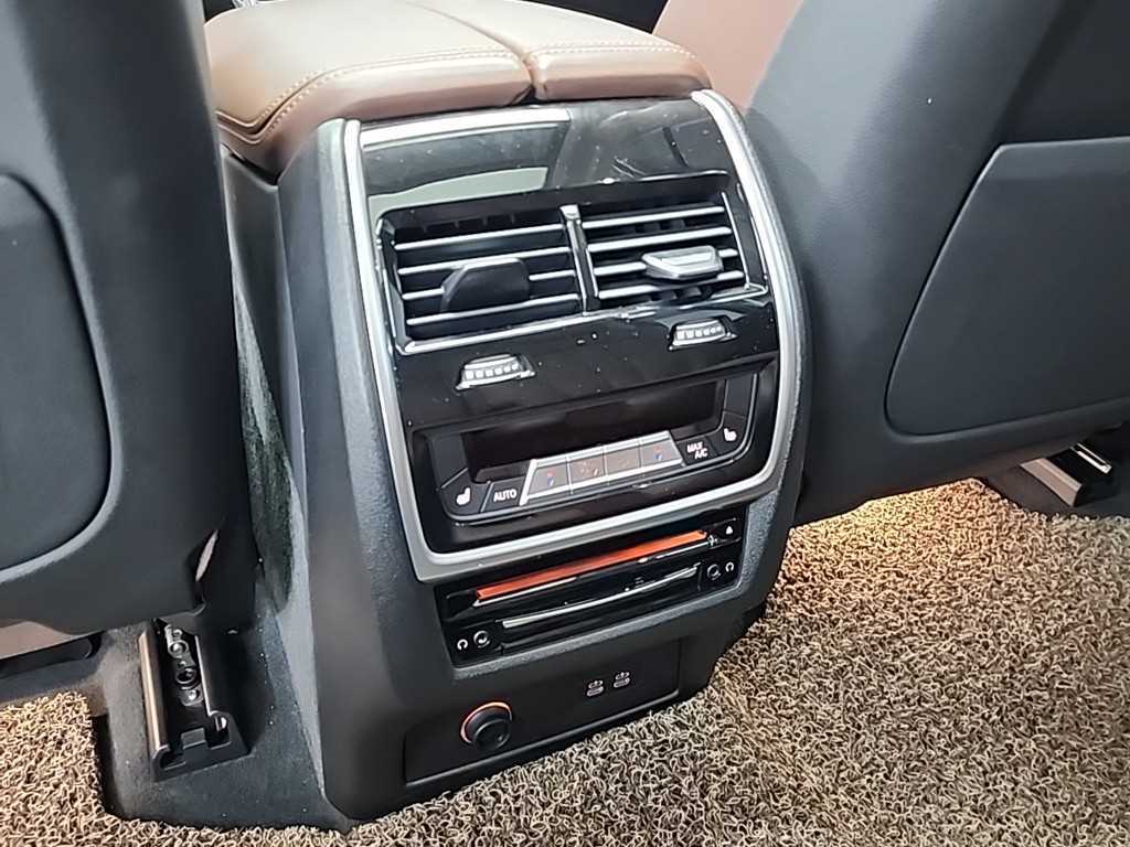 BMW X7 — photo 13