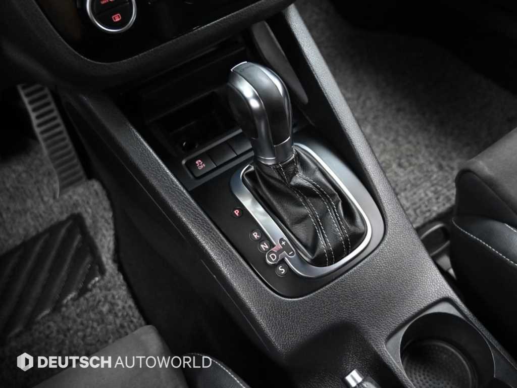Volkswagen Scirocco — photo 09