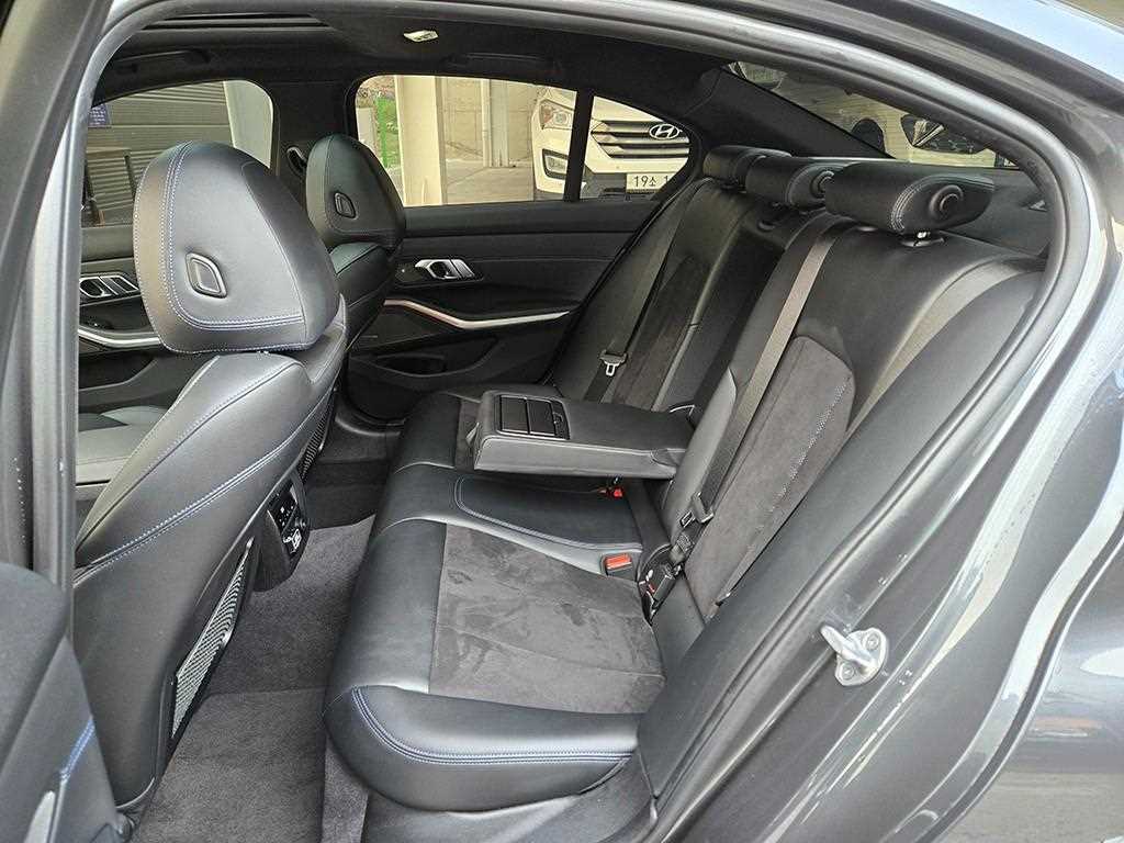 BMW 3-Series — photo 06