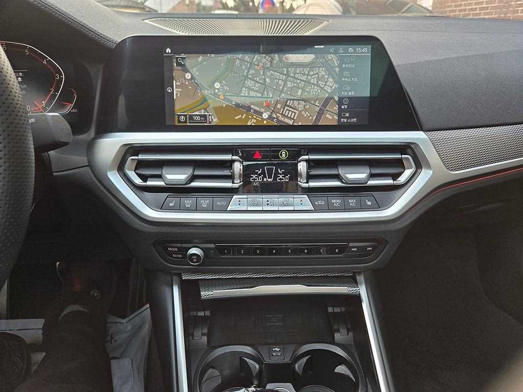 BMW 3-Series — photo 10
