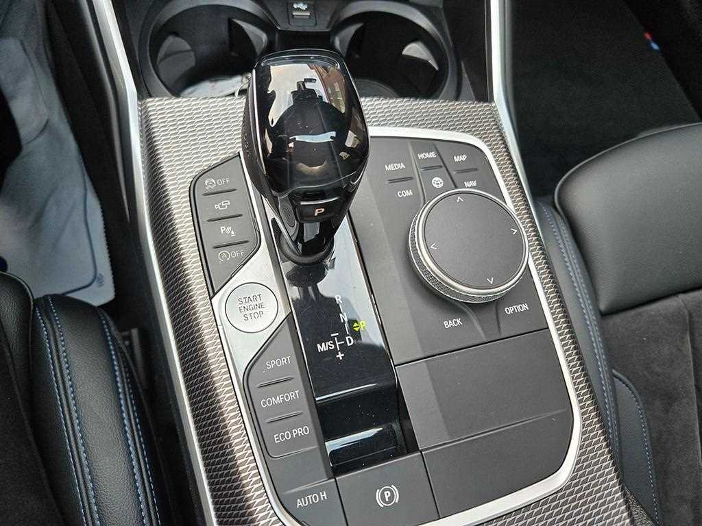 BMW 3-Series — photo 11