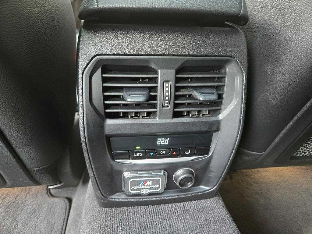 BMW 3-Series — photo 16