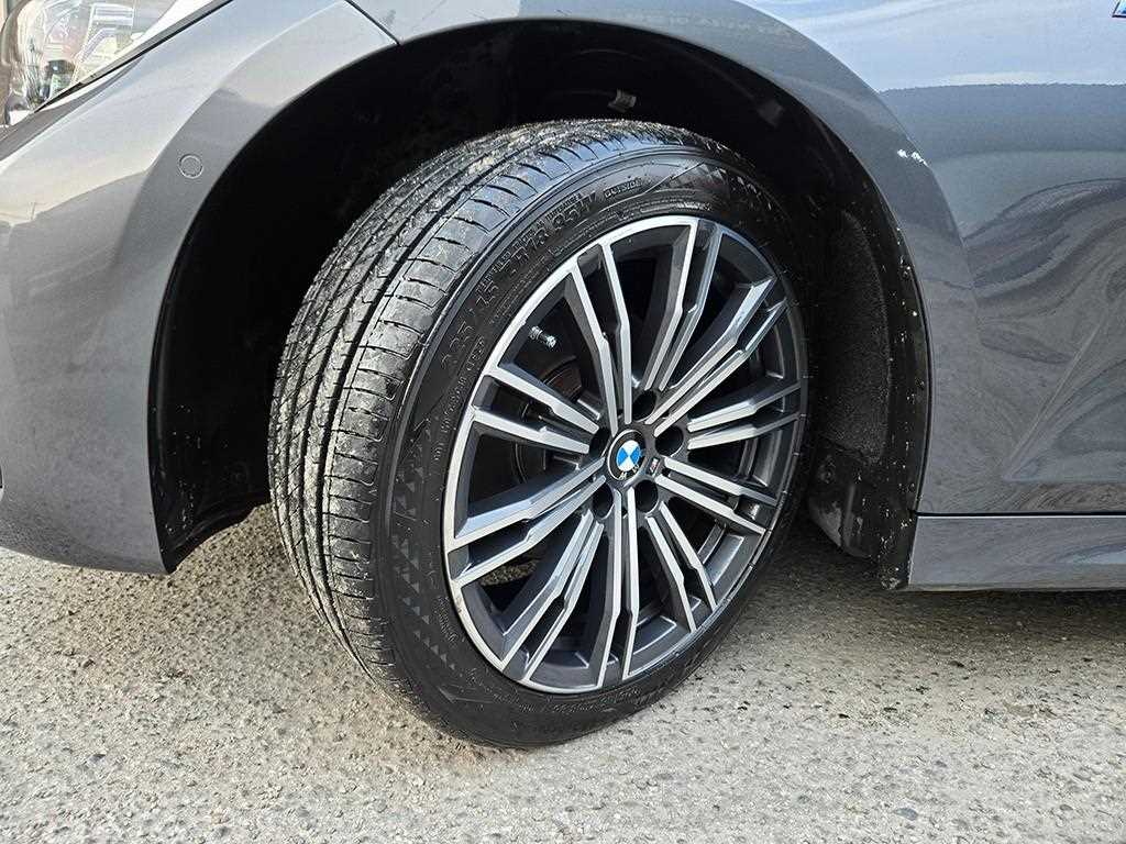 BMW 3-Series — photo 20