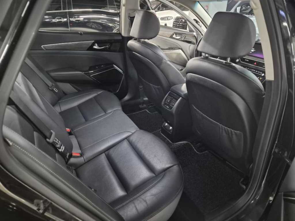 Kia K7 — photo 11