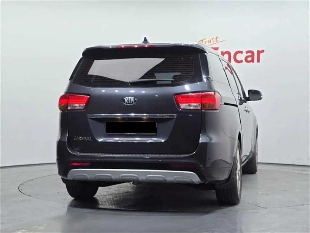 Kia Carnival — photo 04