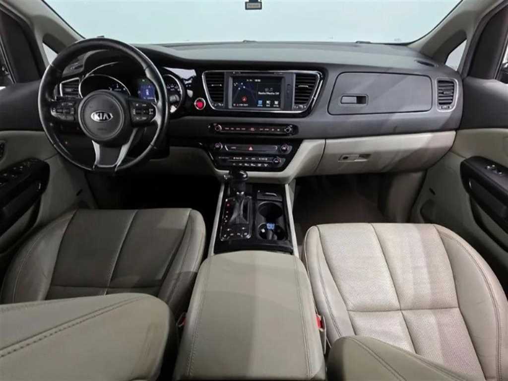 Kia Carnival — photo 07