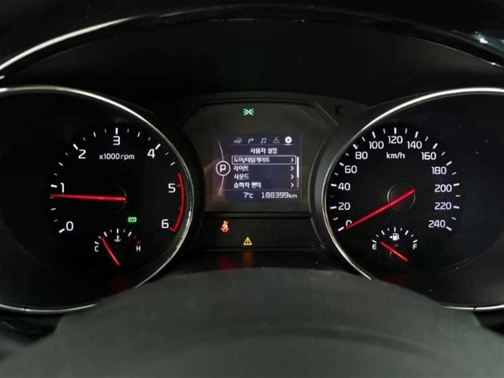 Kia Carnival — photo 08