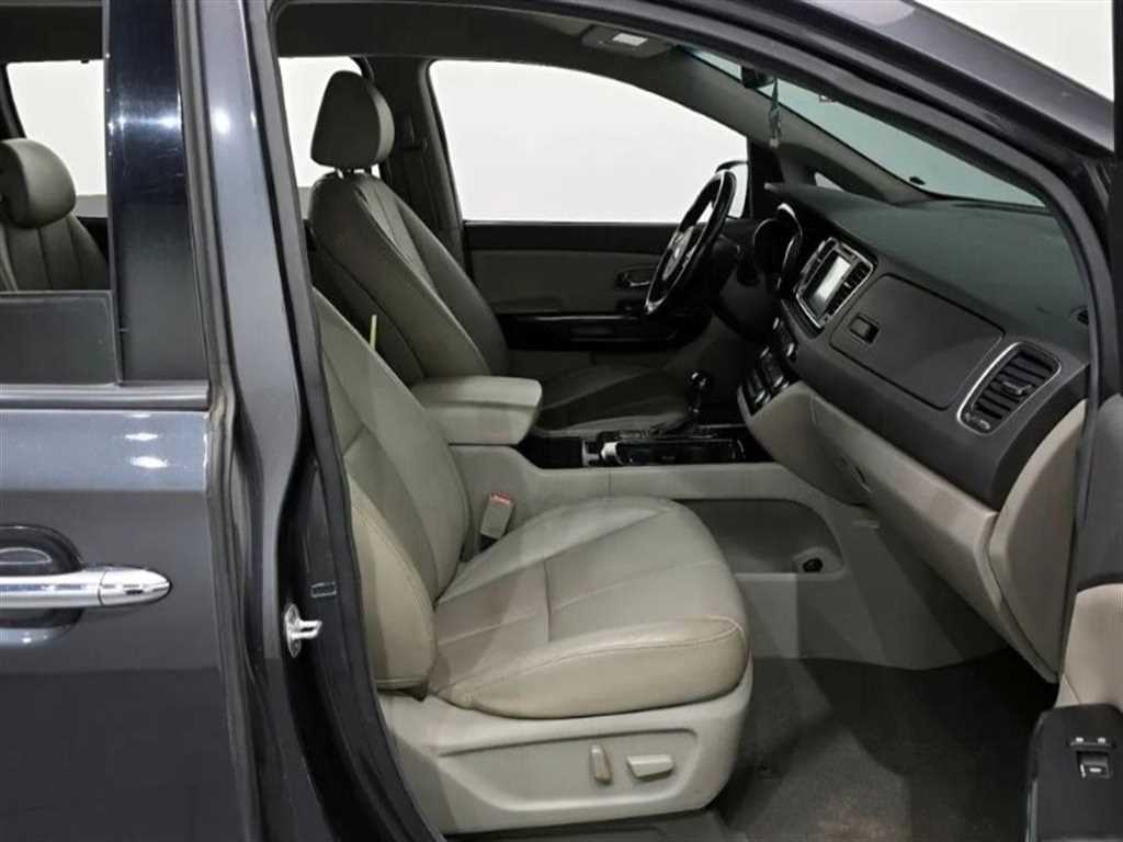 Kia Carnival — photo 11