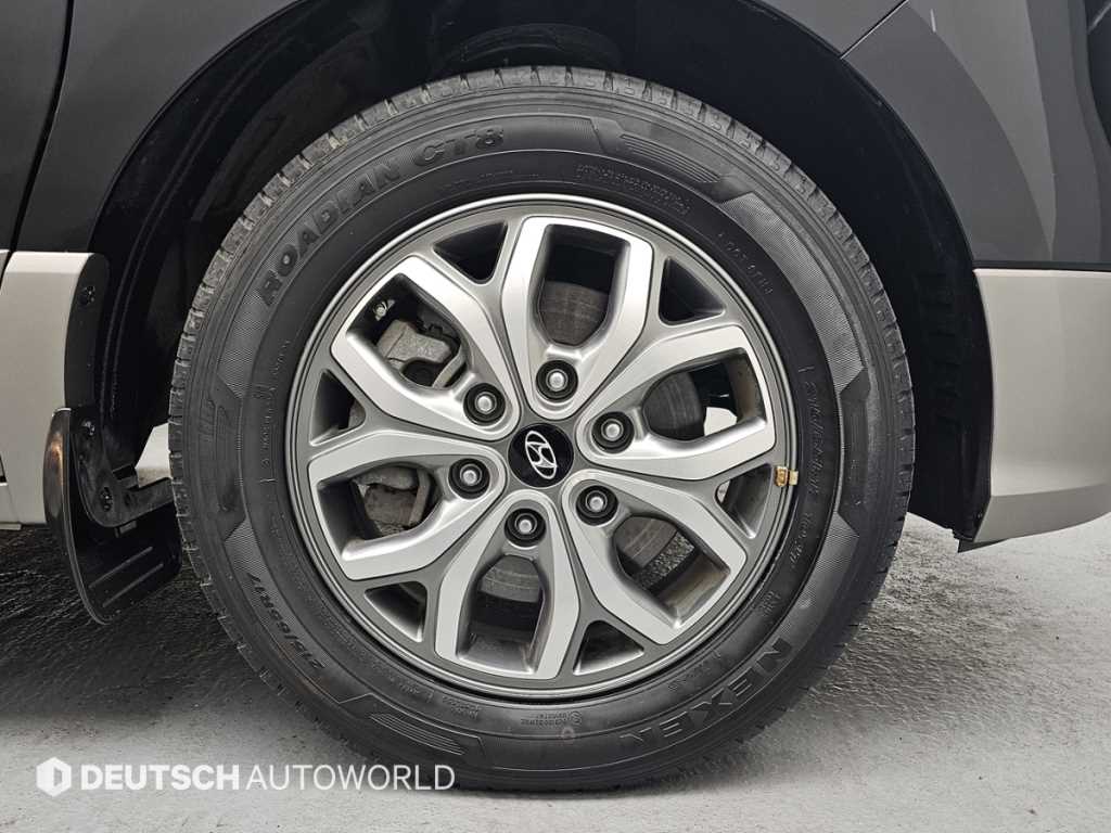 Hyundai Starex — photo 05