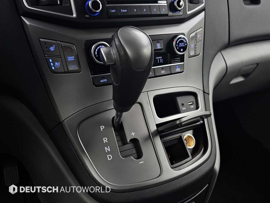 Hyundai Starex — photo 09