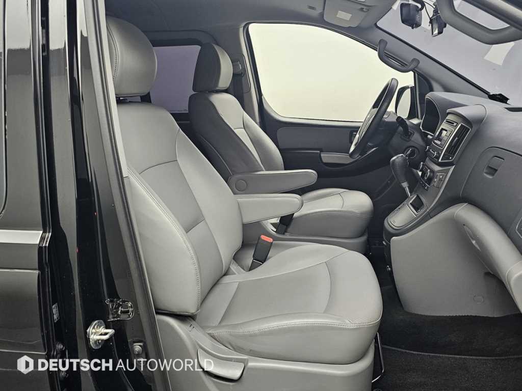 Hyundai Starex — photo 10