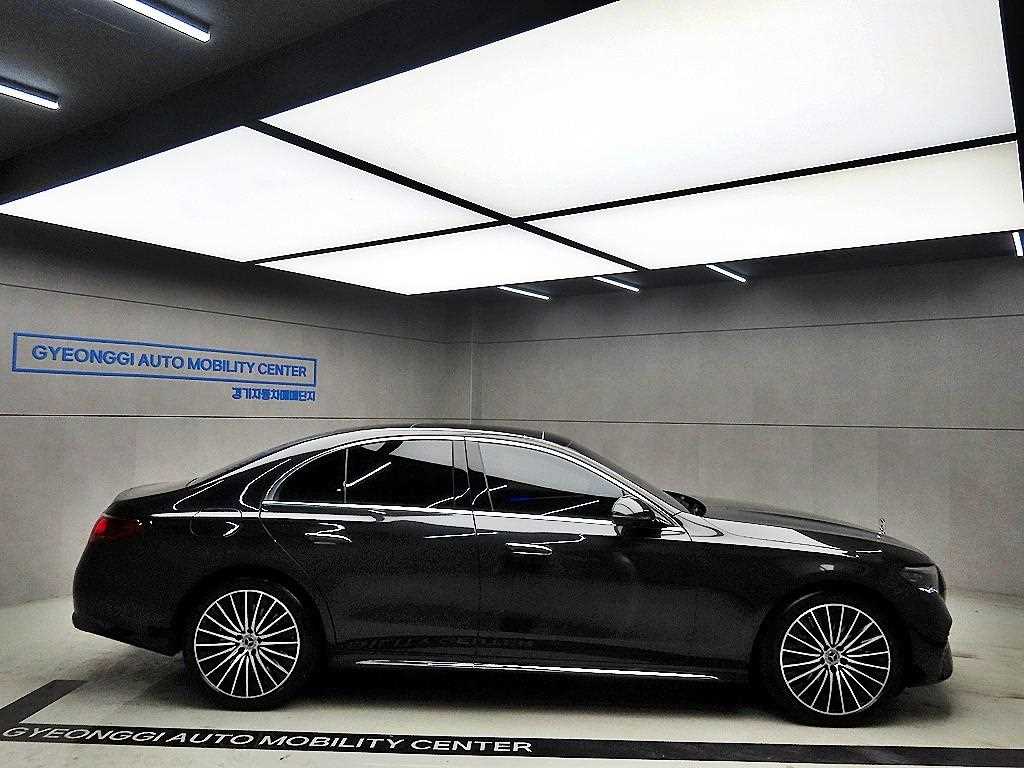 Mercedes-Benz E-Class — photo 02
