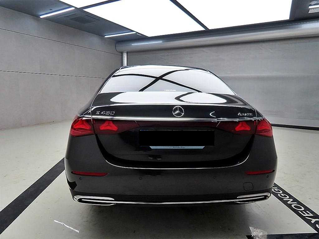 Mercedes-Benz E-Class — photo 03