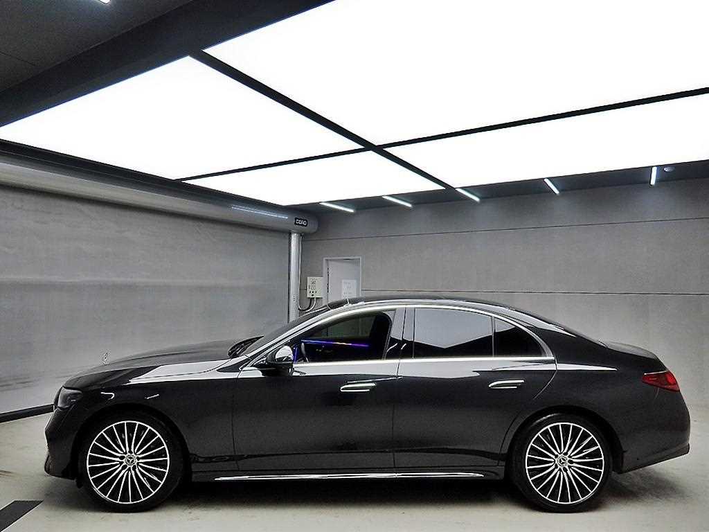 Mercedes-Benz E-Class — photo 04