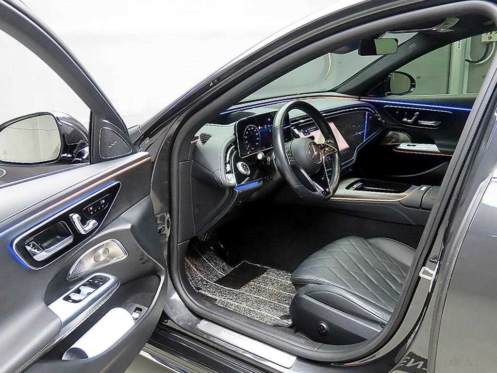Mercedes-Benz E-Class — photo 05