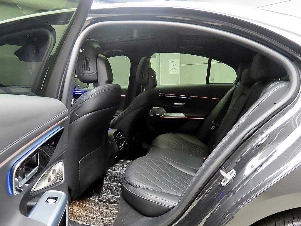 Mercedes-Benz E-Class — photo 06