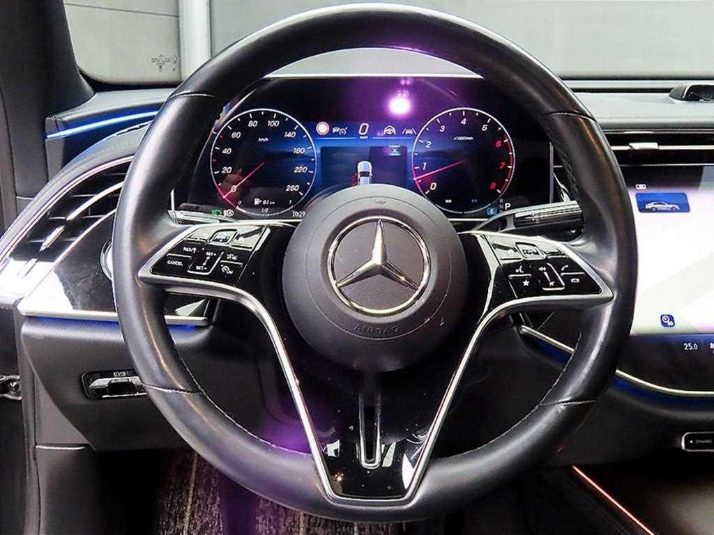 Mercedes-Benz E-Class — photo 09