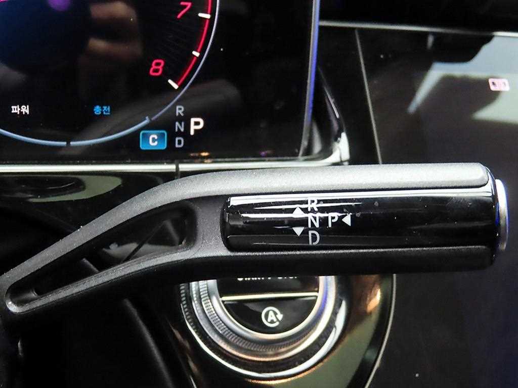 Mercedes-Benz E-Class — photo 10