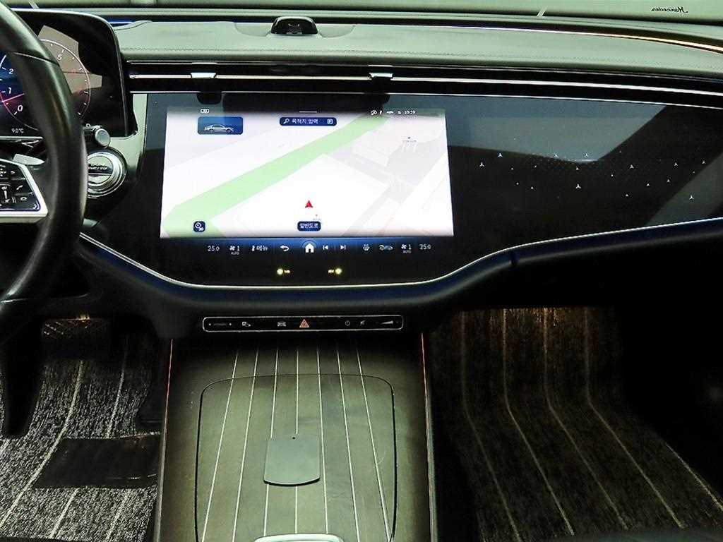 Mercedes-Benz E-Class — photo 14