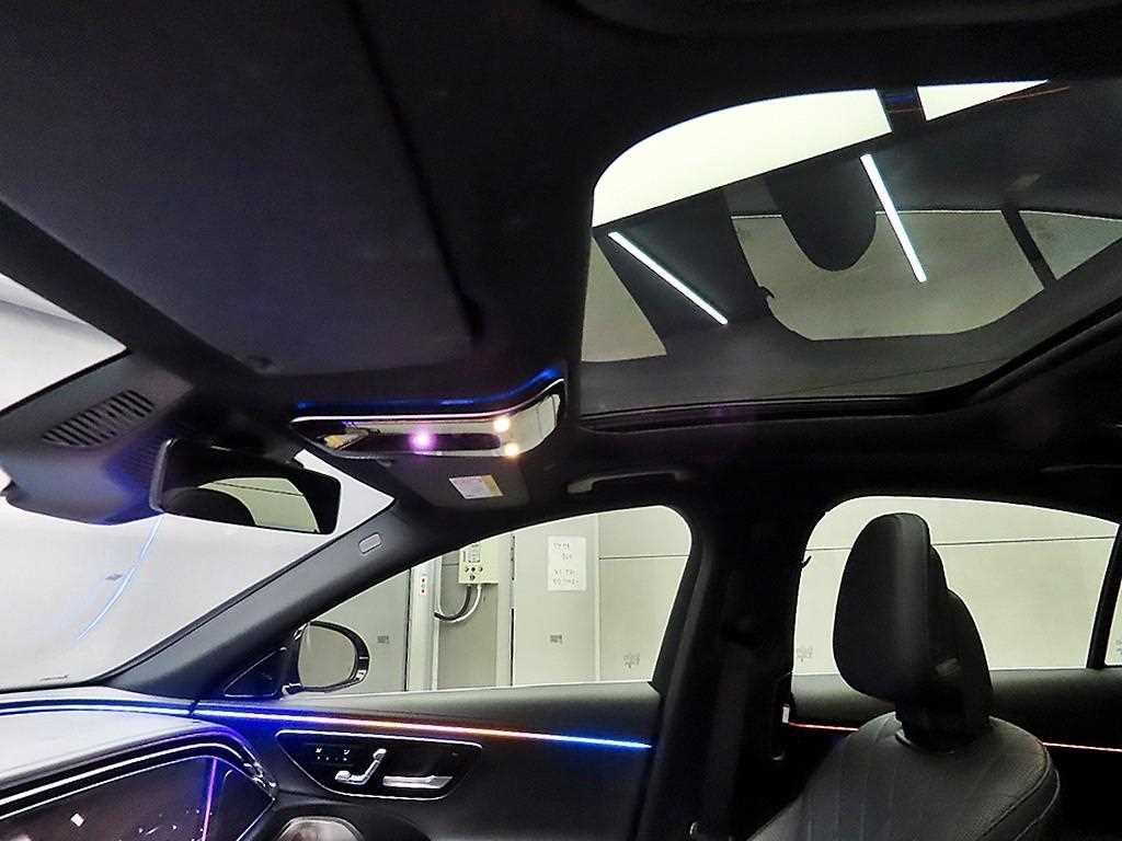 Mercedes-Benz E-Class — photo 17