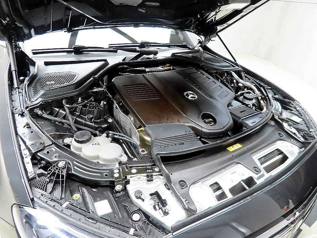 Mercedes-Benz E-Class — photo 19