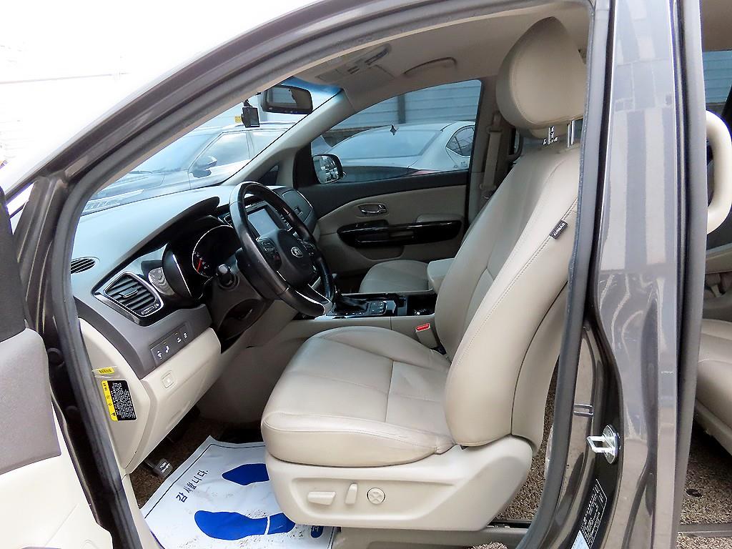 Kia Carnival — photo 05