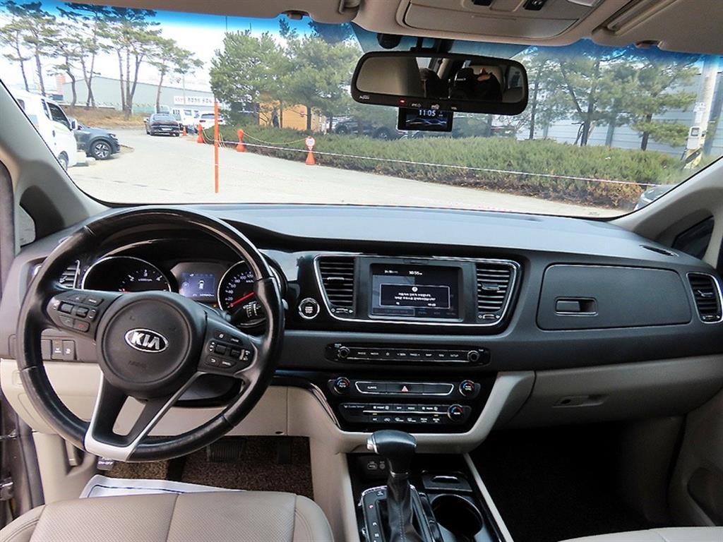 Kia Carnival — photo 08