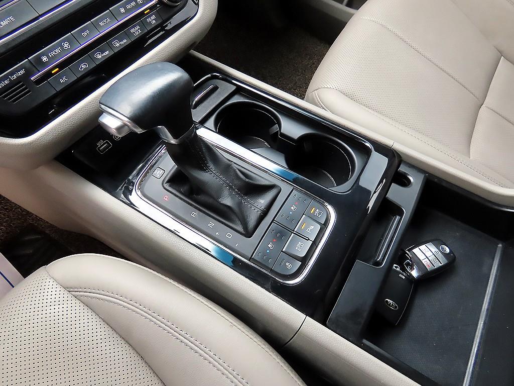 Kia Carnival — photo 11