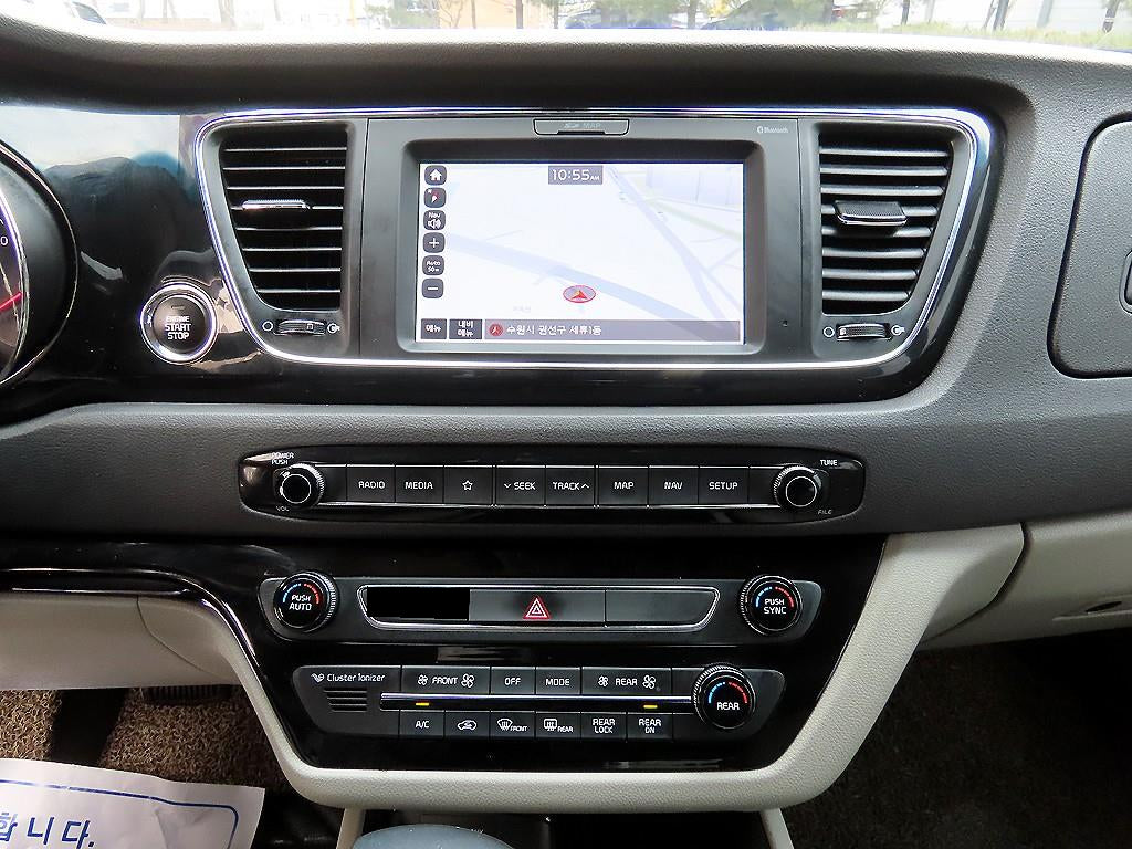 Kia Carnival — photo 12