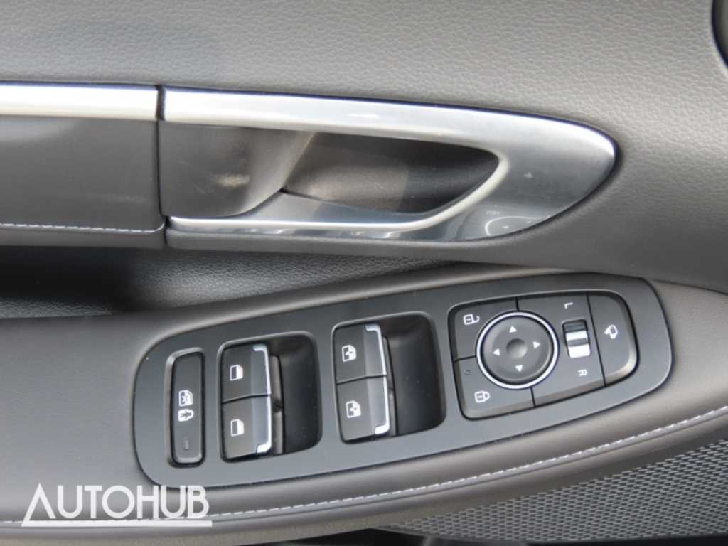 Hyundai Sonata — photo 13