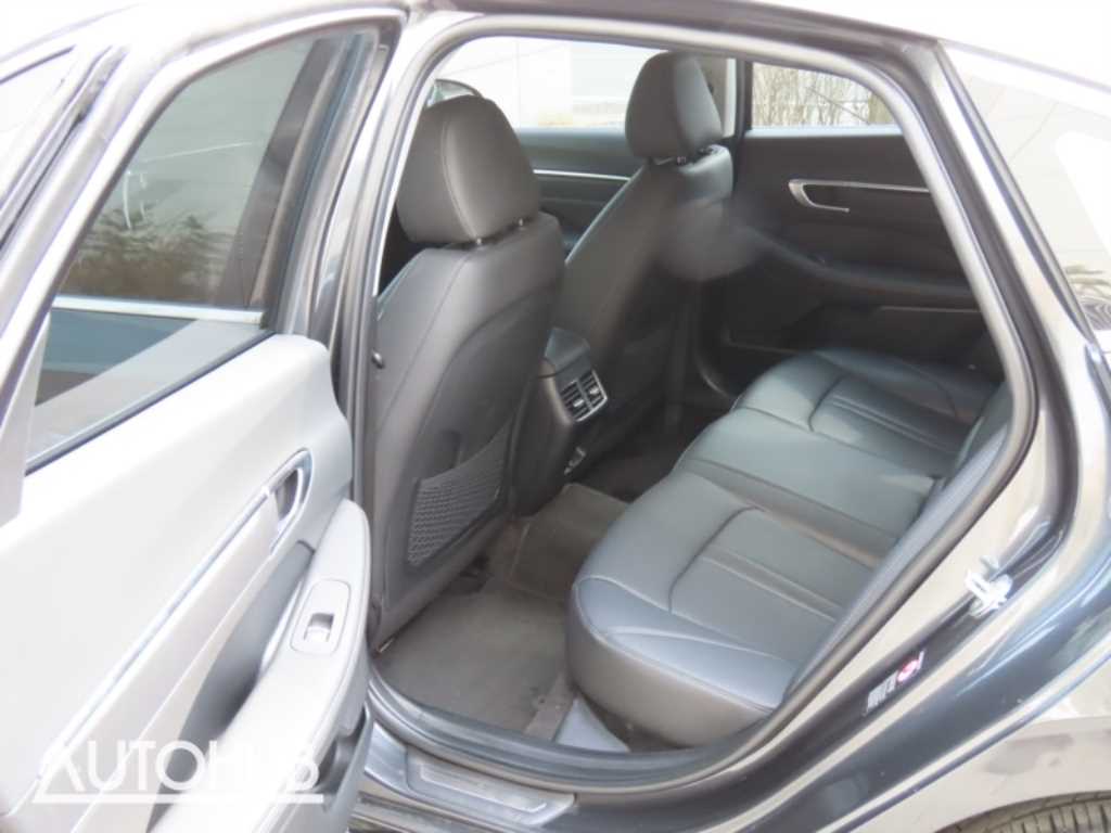 Hyundai Sonata — photo 15