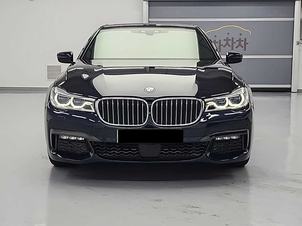 BMW 7-Series — photo 02