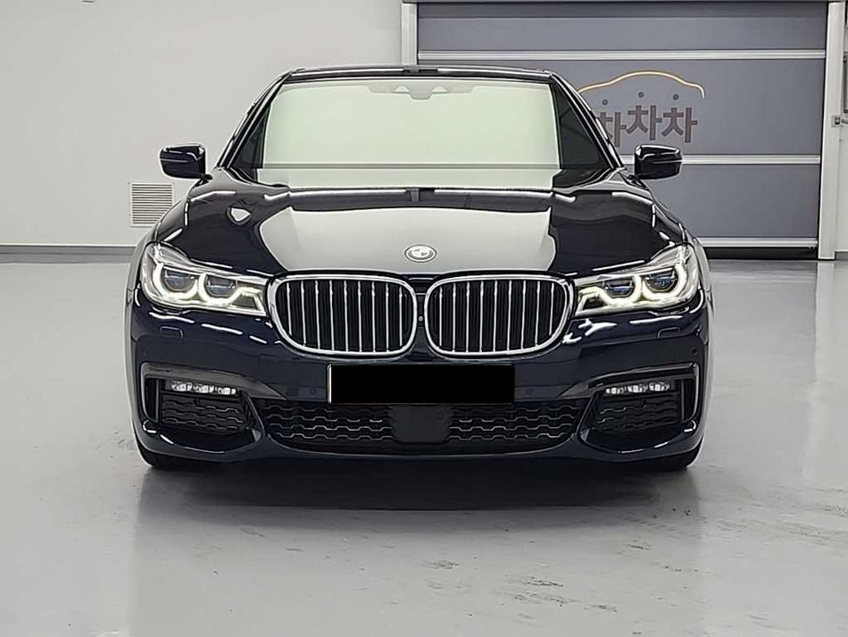 BMW 7-Series — photo 02