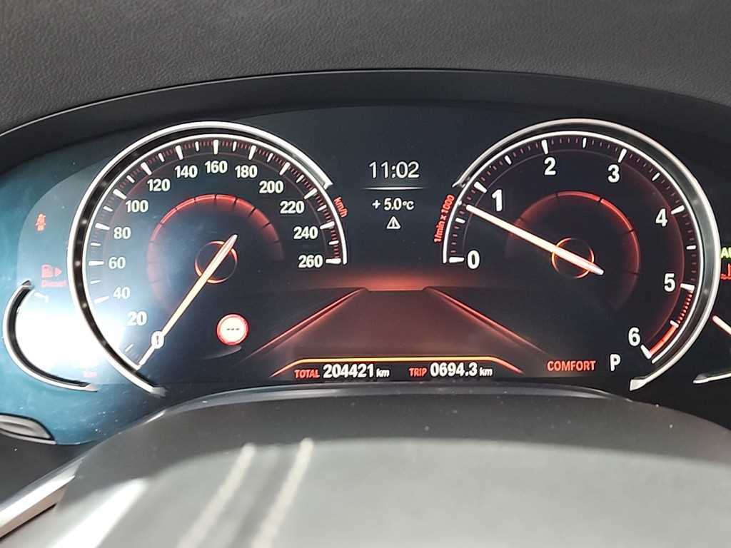 BMW 7-Series — photo 06