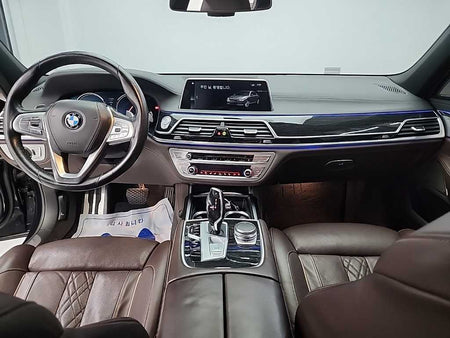 BMW 7-Series — photo 07