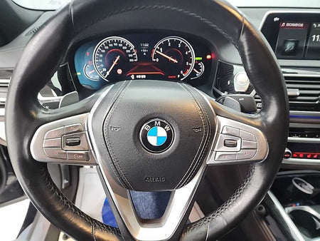 BMW 7-Series — photo 09