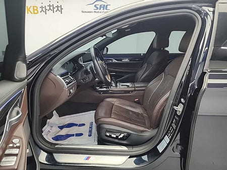 BMW 7-Series — photo 11