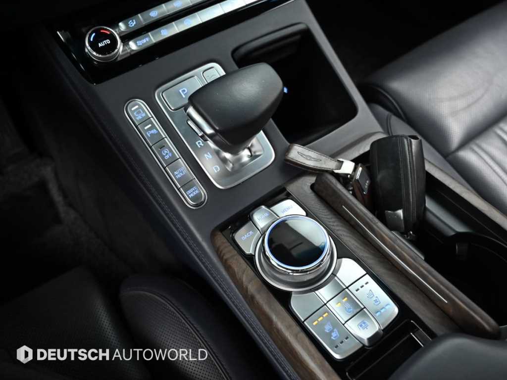 Genesis G90 — photo 09