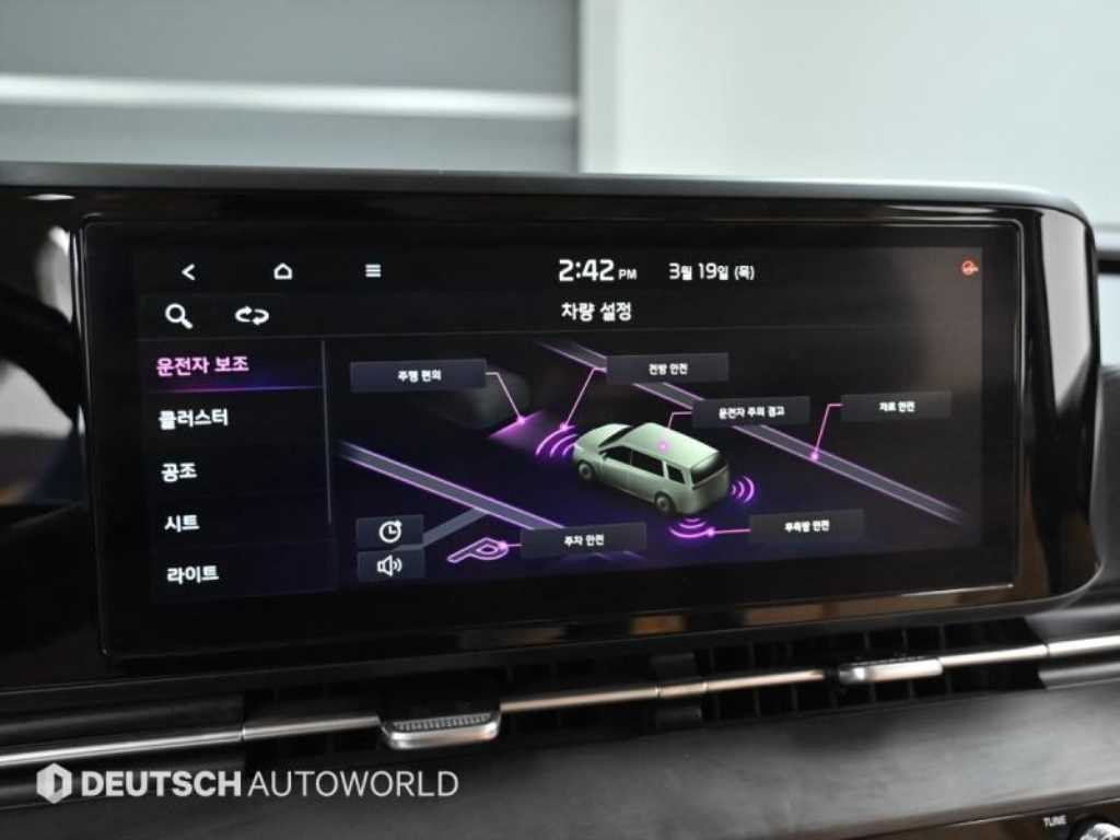 Kia Carnival — photo 09